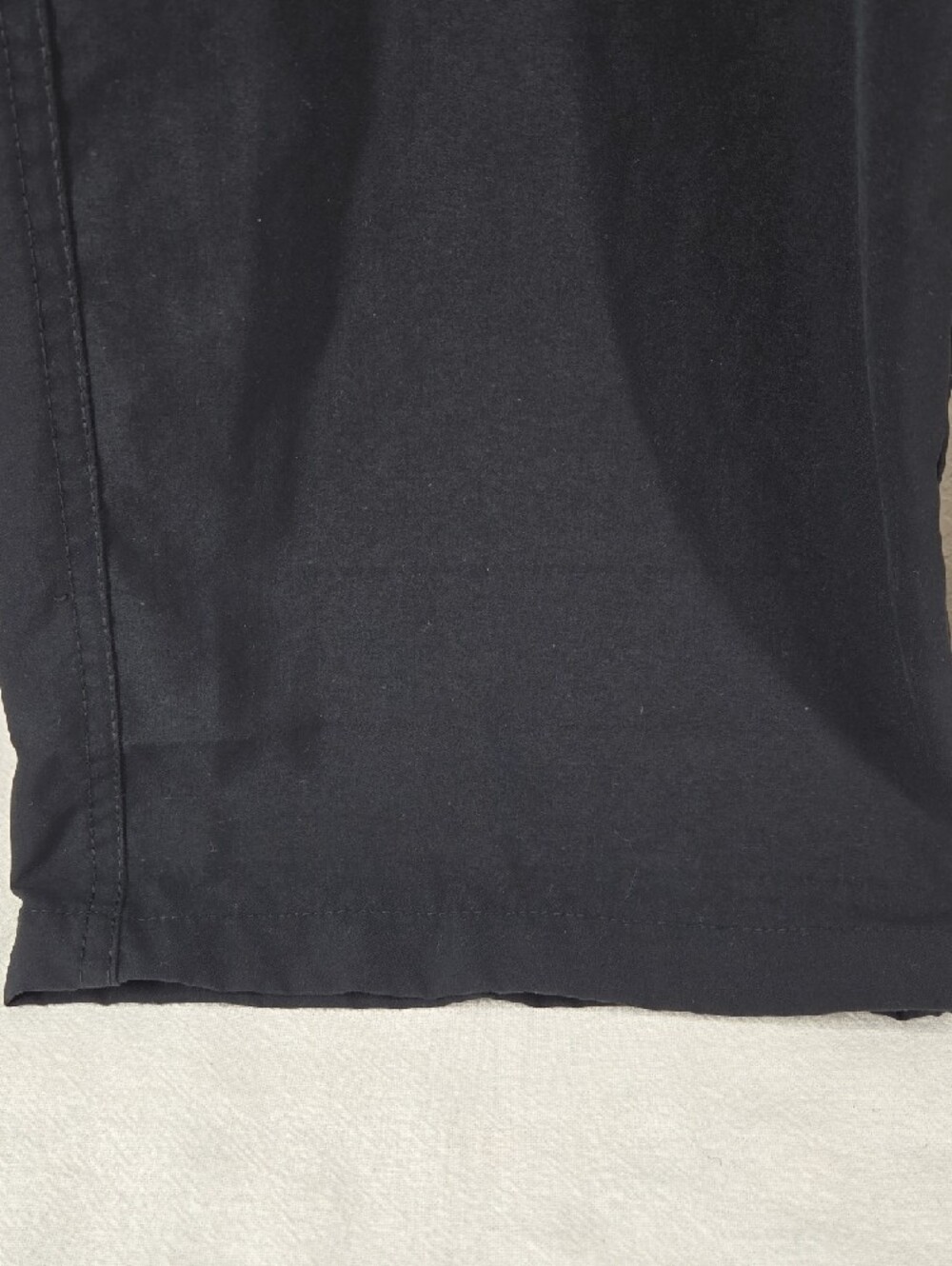 Women’s Black Straight-Leg Cargo Pants with Zip-Off Legs - Picture 4 of 13